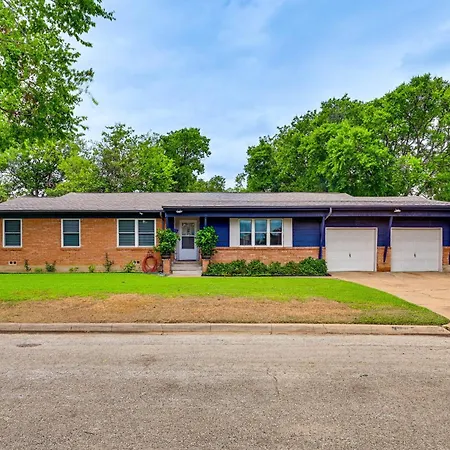 Fort Worth Home With Patio And Yard 9 Mi To Downtown!